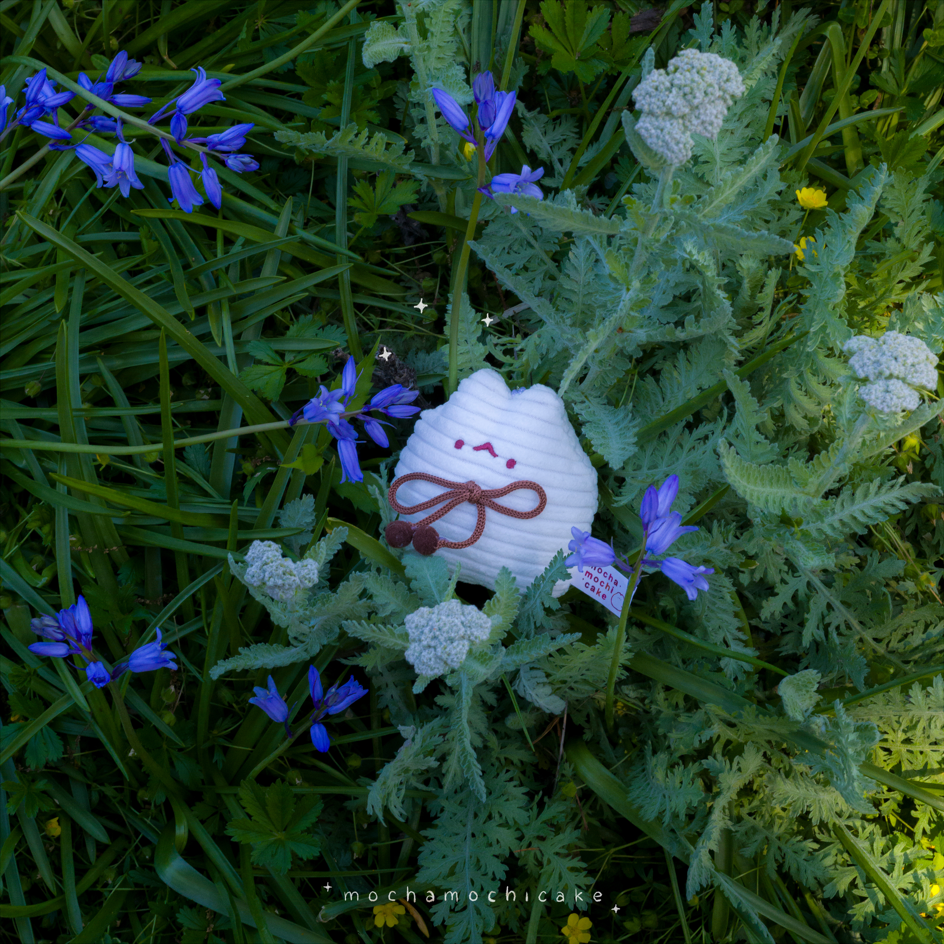 Big Bowtie Corduroy Kitty Plush Keychain – mochamochicake